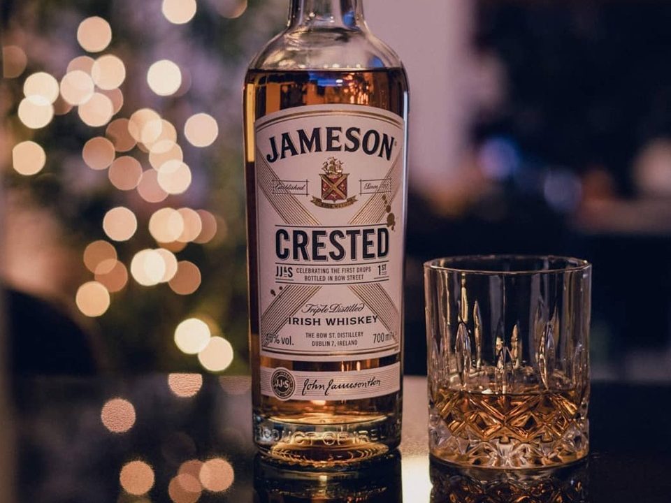 <span color-type="color" style="color: #ffffff;">Jameson CRESTED&nbsp;</span>