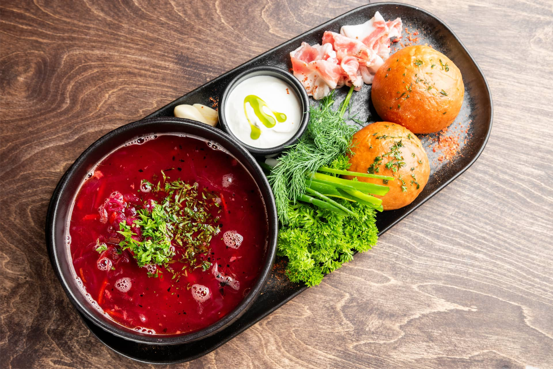 <span color-type="color" style="color:    #ffffff">Борщ с говядиной, сметаной и грудинкой</span>